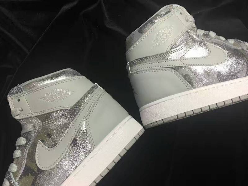 chaussure jordan pour femme,air jordan 1 femme gris et argent?�
