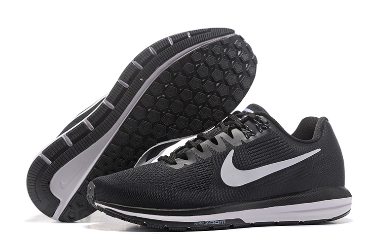 chaussure nike Structure,air zoom vomero 12 noir et blanche homme