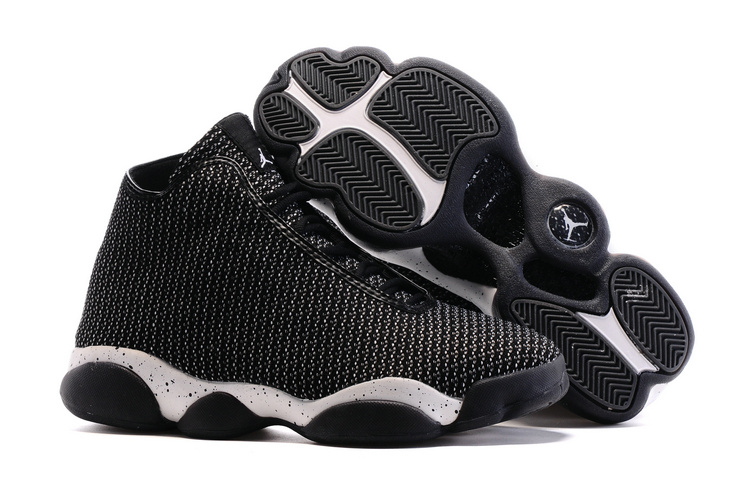 jordan future noir semelle blanche