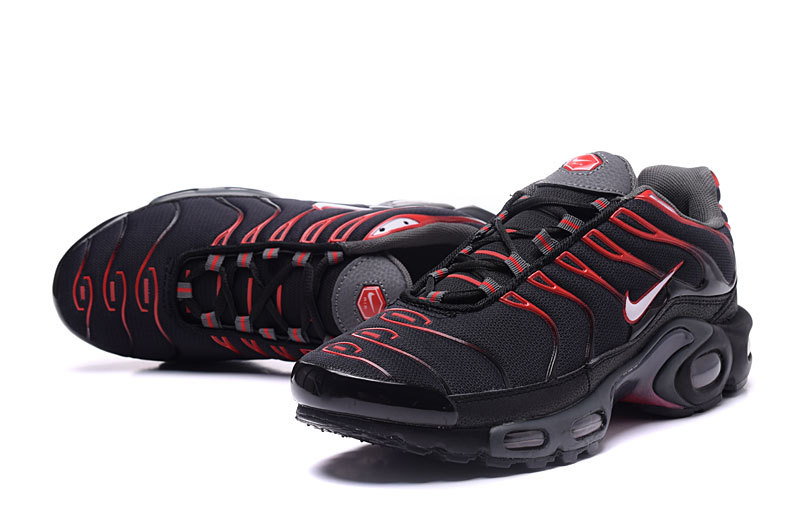 nike requin rouge et noir nike requin rouge et noir
